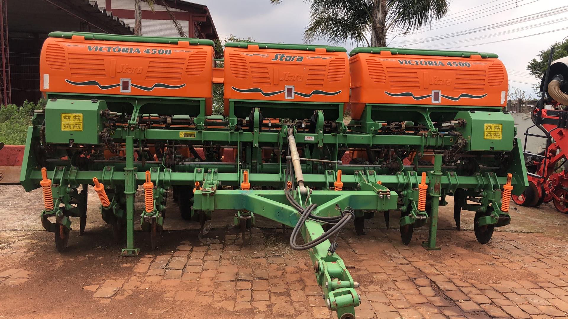 Plantadeira Stara Modelo Victória 4500 11 linhas