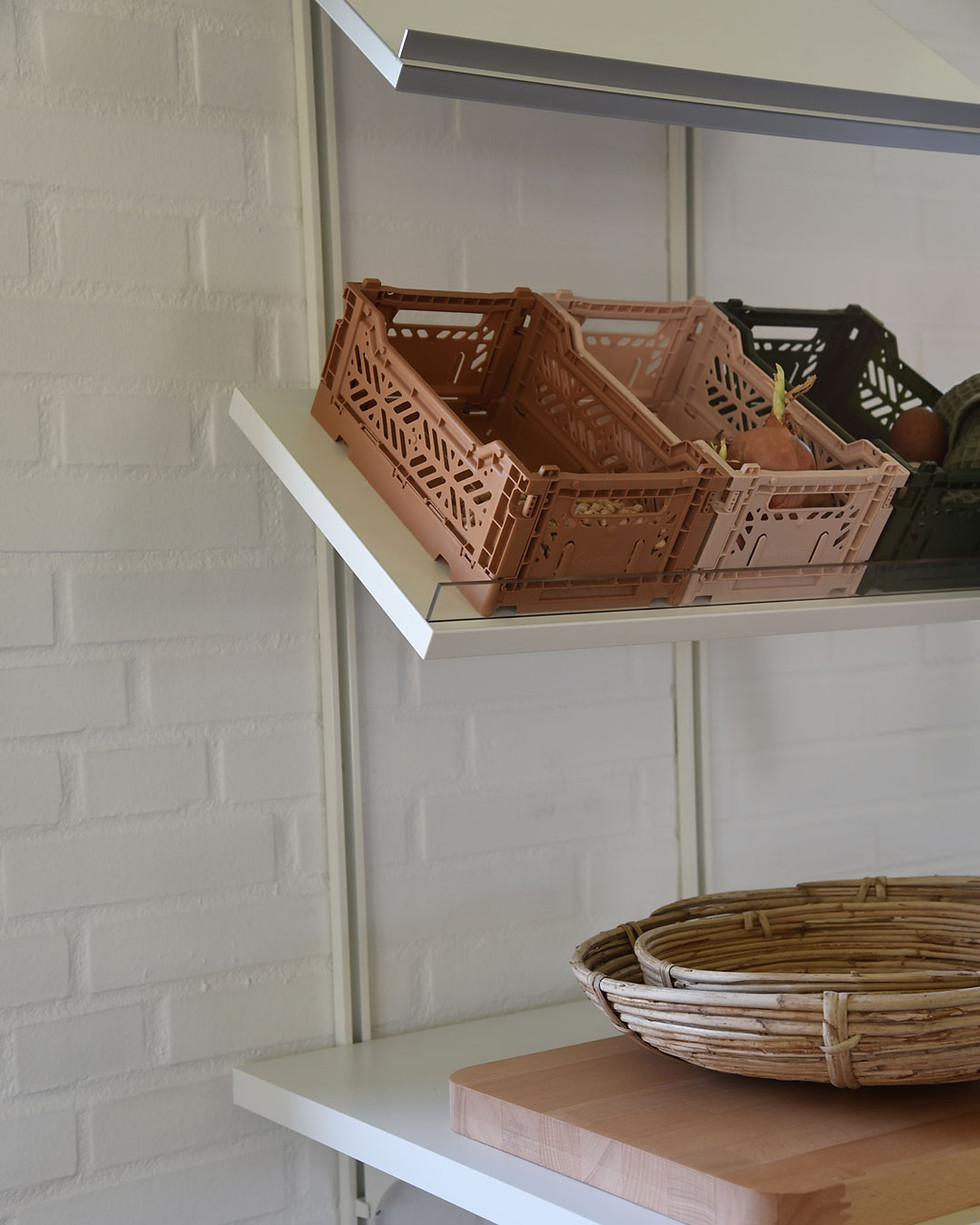 Thumbnail: Shelf sloping