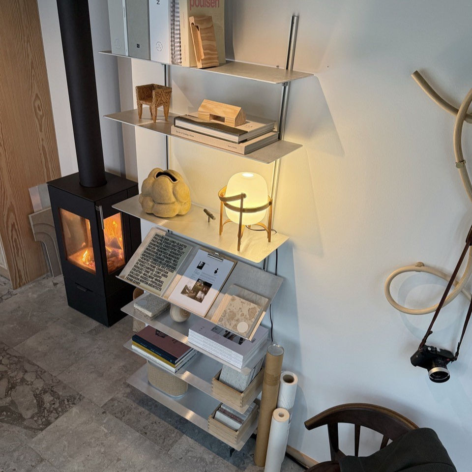 Thumbnail: Alu w. sloping shelf