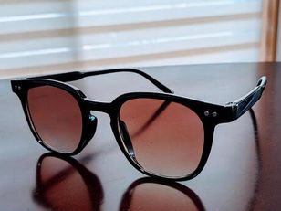 冬サングラスこそ機能性とデザインで狙おう!オリジナルサングラスOEMなら和心へ!