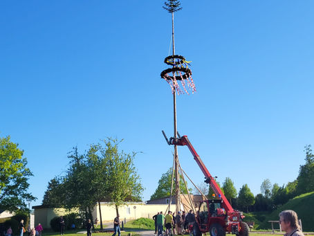 Maibaumsetzen in Ulmerfeld