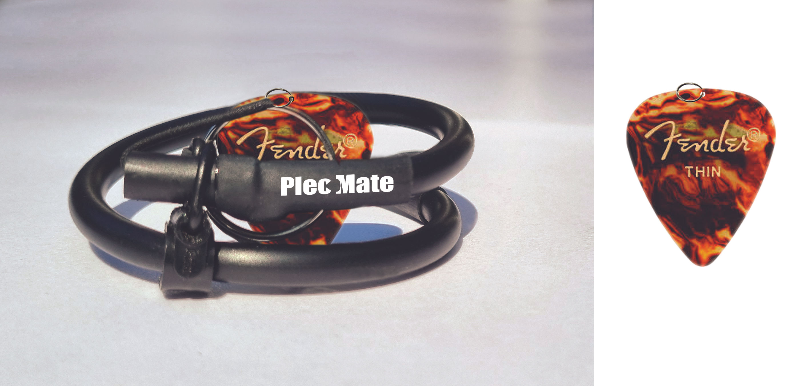 Right Handed PlecMate Device + 1 Fender Thin Plectrum + 1 Spare