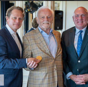 Uitreiking 3e Nederlandse Ruimtevaart Erepenning aan Piet Smolders