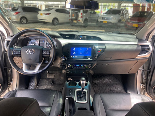 TOYOTA HILUX 2023 5 PUESTOS 2.4L AUTOMÁTICA 4X4
