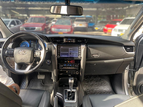 TOYOTA FORTUNER 2021 7 PUESTOS 2.7L AUTOMÁTICA
