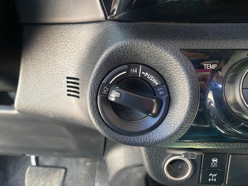 TOYOTA HILUX 2023 5 PUESTOS 2.4L AUTOMÁTICA 4X4