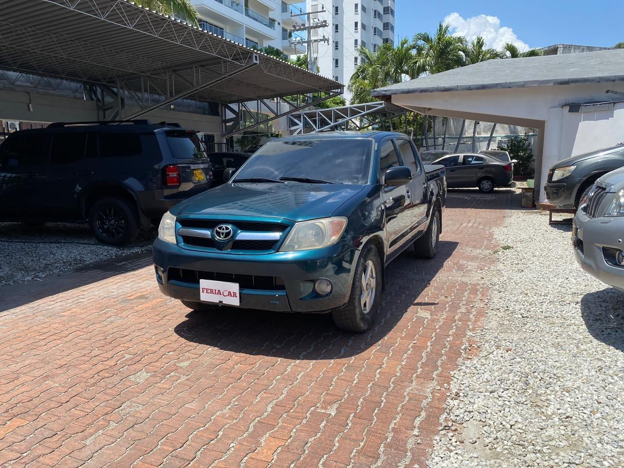Toyota Hilux 2009 | 5 Puestos | 2.7L Mecánica