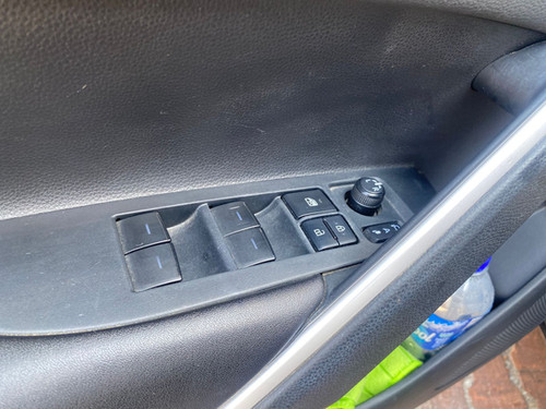 TOYOTA COROLLA HÍBRIDO XEI 2023 5 PUESTOS 1.8L AUTOMÁTICA