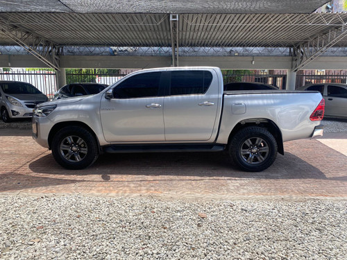 TOYOTA HILUX 2023 5 PUESTOS 2.4L AUTOMÁTICA 4X4