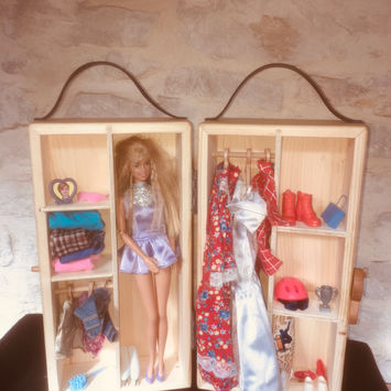 rangement poupée Barbie