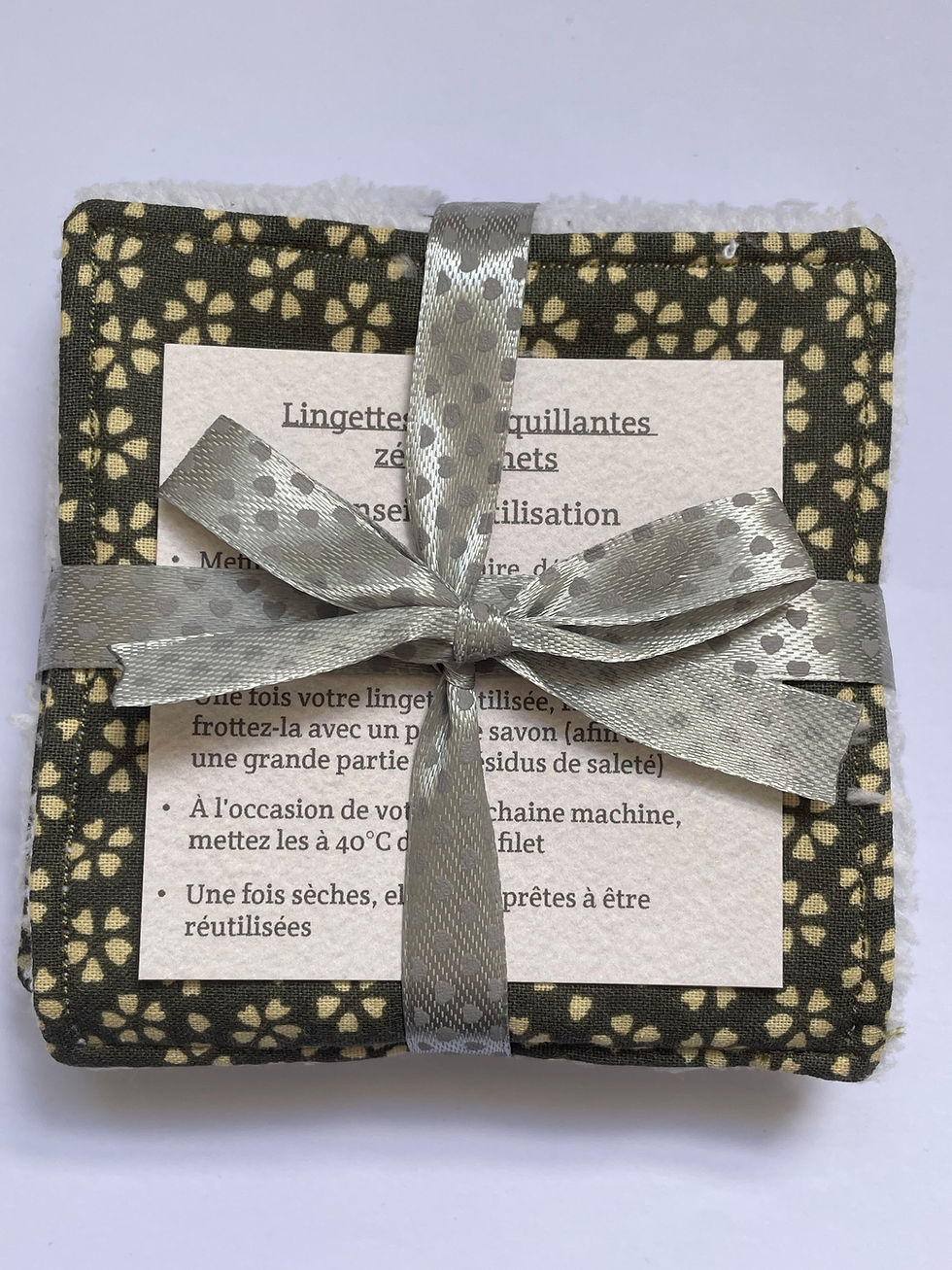 Lingettes kaki à fleurs écrues 
