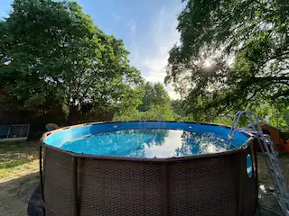 Piscina con vistas a la montaña