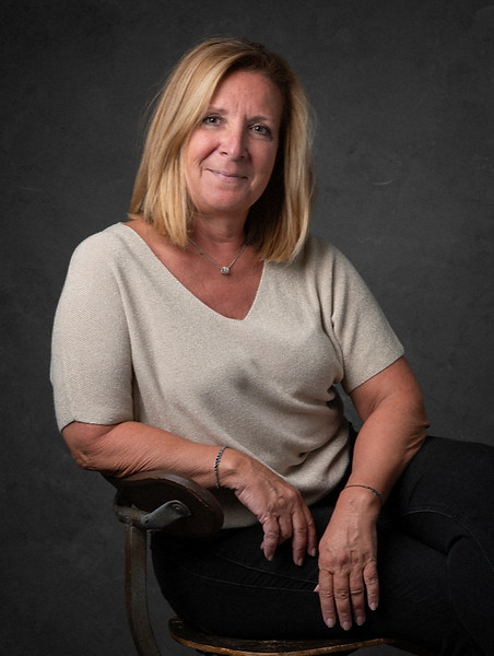 Photo professionnelle de Mireille Bertolini, offrant soutien pour tâches admin, organisation événements et projets immobilier