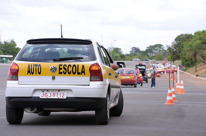 A ÓPERA BUFA DAS AUTOESCOLAS