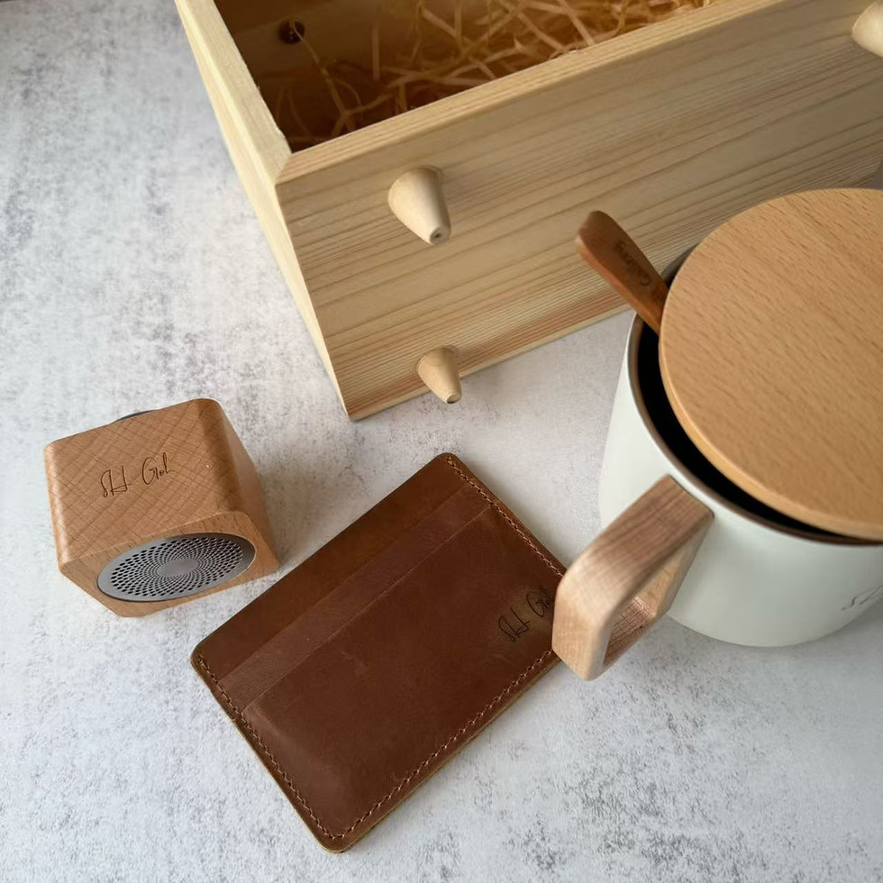 Thumbnail: Personalized Classic Set: Stainless Steel Mug, Bluetooh Speaker & Leather Cardho