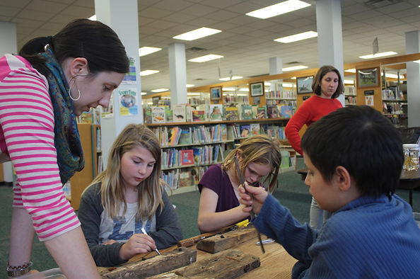 Catherine Early discusses avian feeding at a BioBonanza at Nelsonville Public Library.