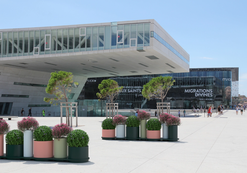 Urban furniture: MMCité - Polys planters