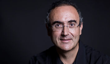 Sunay Akın 4_15x10.jpg