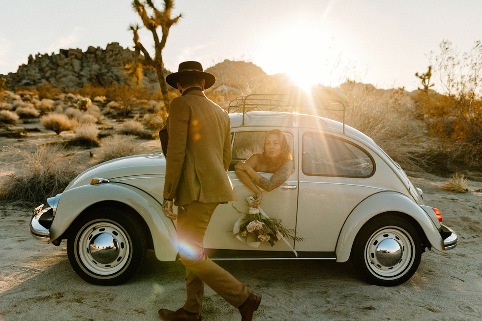 joshua tree wedding with vintage car