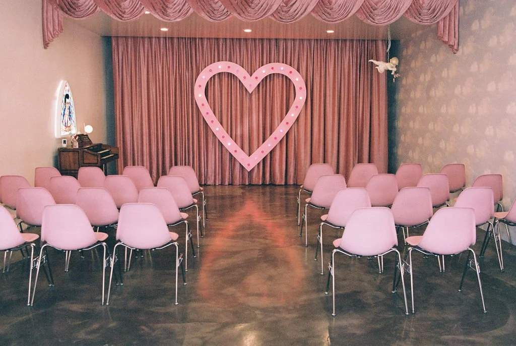 sure thing chapel vegas wedding venue with giant heart and pink chears
