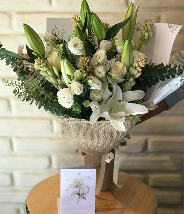 Thumbnail: The Eternity White Bouquet