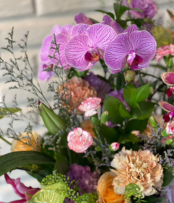 Thumbnail: Bohemian Tropicals in a Basket