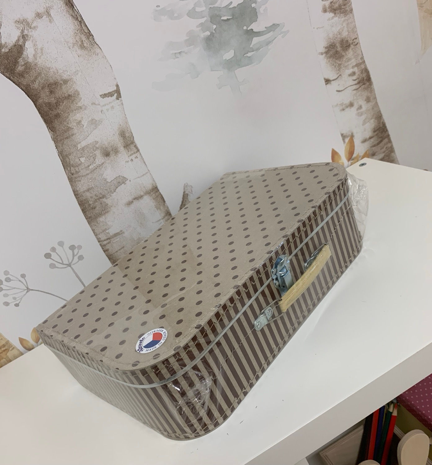 papírový kufřík největší proužkovaný