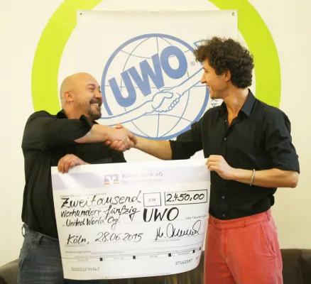 Artisto erhält Spendenscheck UWO