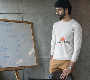 Werknemer geeft training_edited.jpg