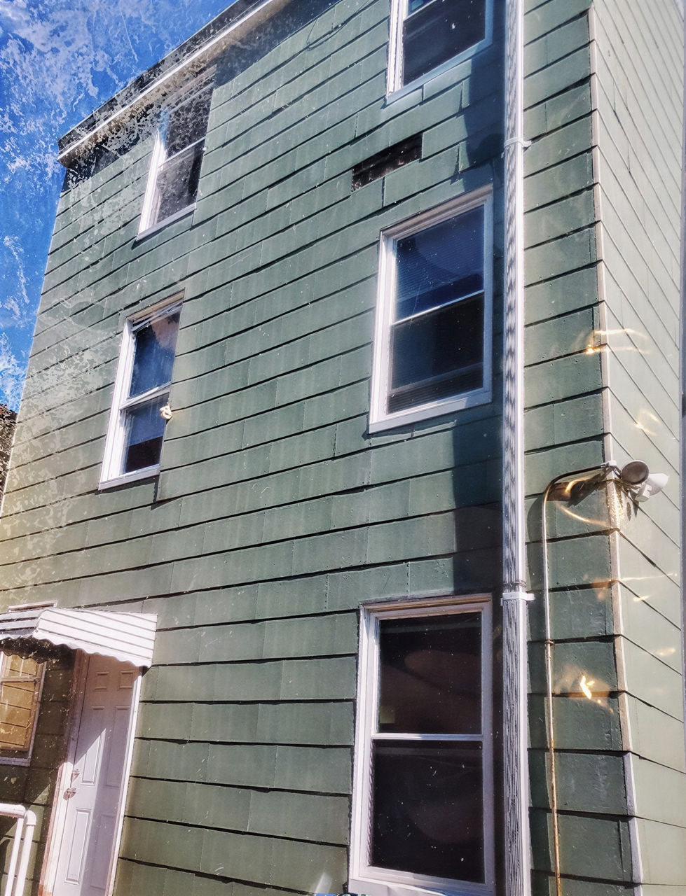 Vinyl siding (Before) 2 - J&L Construction and Restoration
