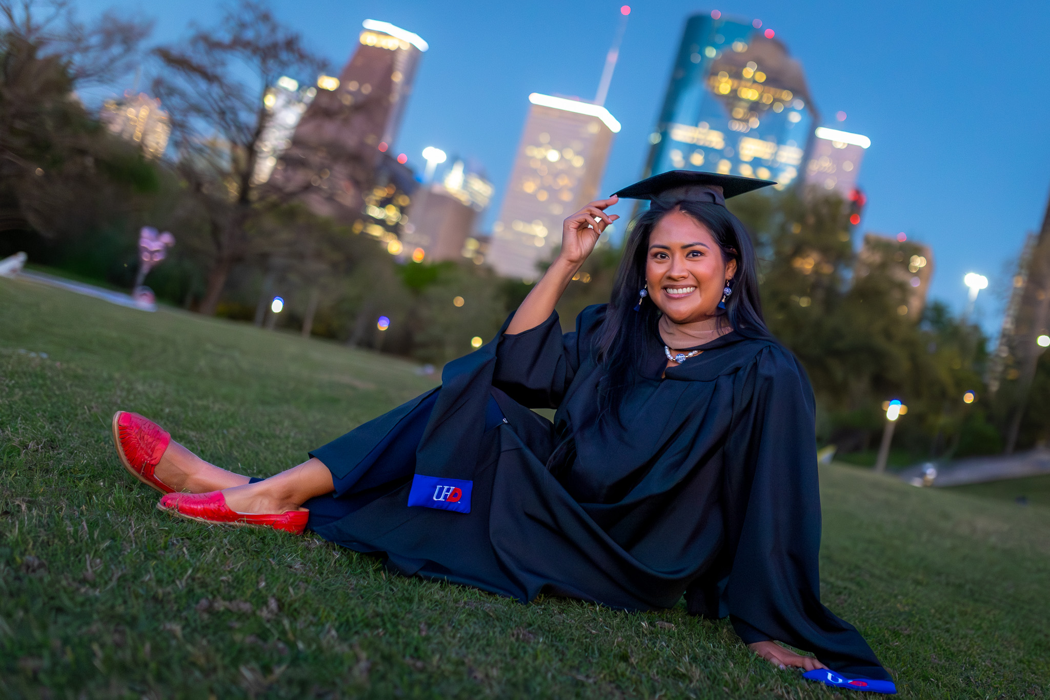 City-graduation-shoot-at-night