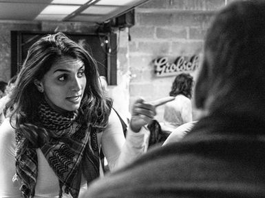 AMAL convida a xornalista siria Lina Chawaf, directora da emisora no exilio Radio Rozana, a particip