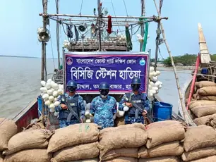 Bangladesh Coast Guard seizes two boats carrying potatoes while being smuggled into Myanmar