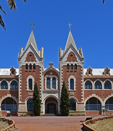 1. St Gertrudes College.jpg