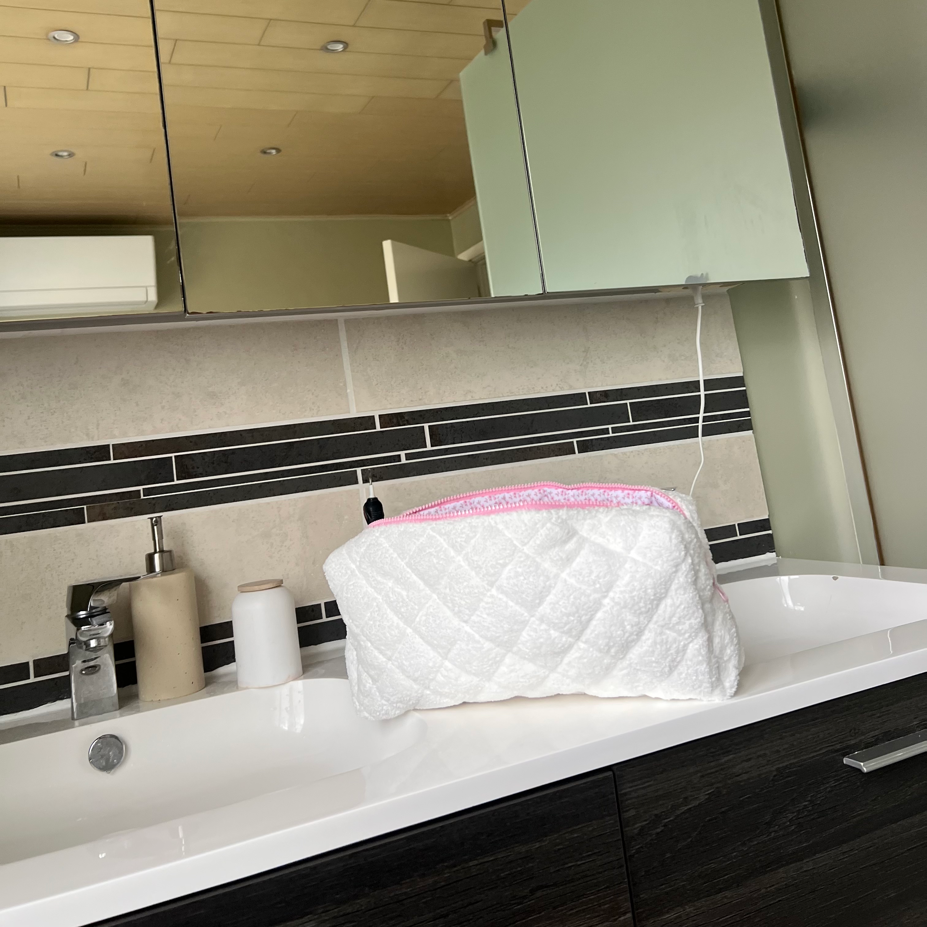 Fluffy White - Hair tool bag