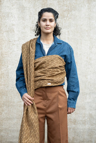 Bring the right tail under your arm and across your back to rest over your left shoulder