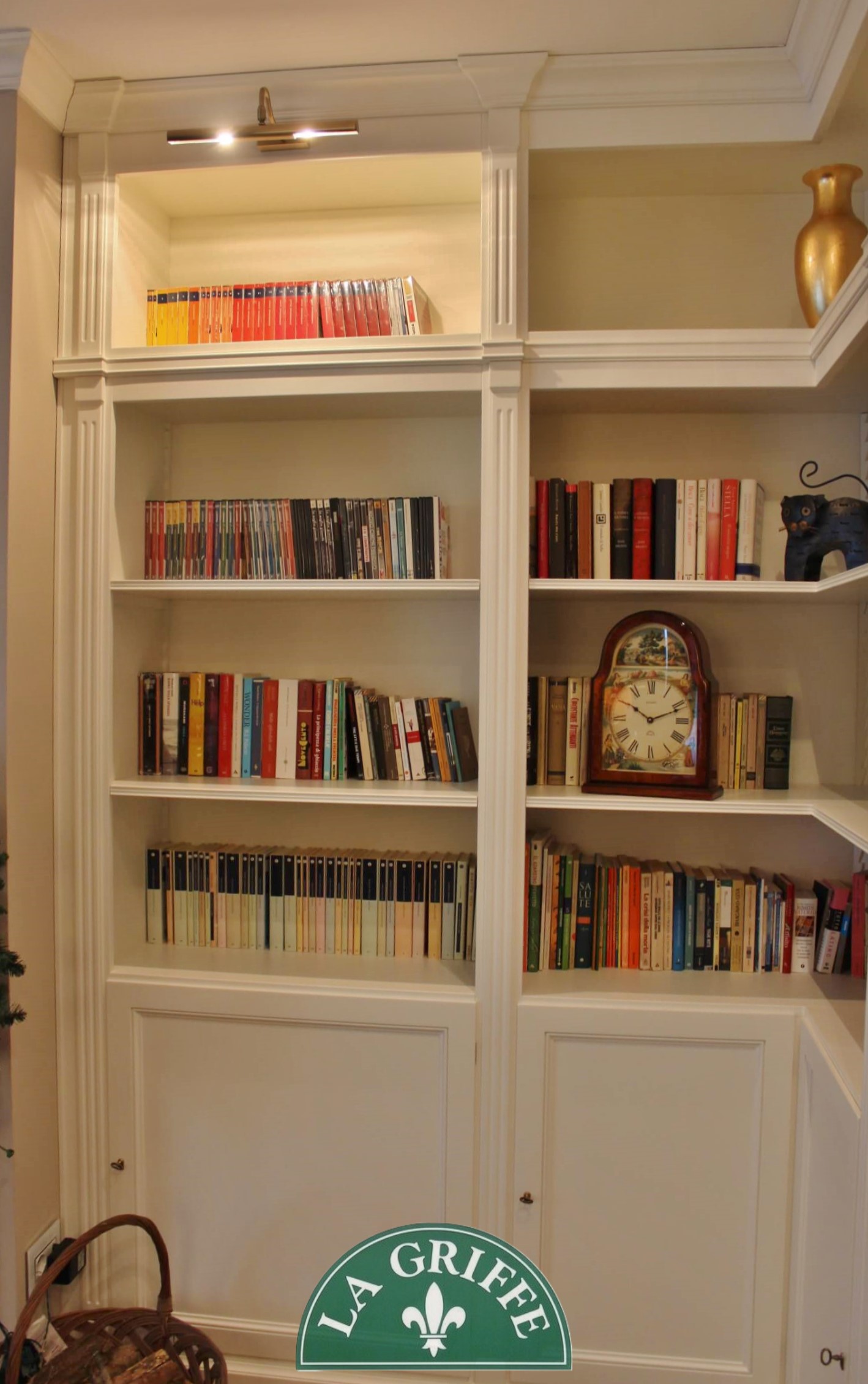Salotto libreria boiserie su misura