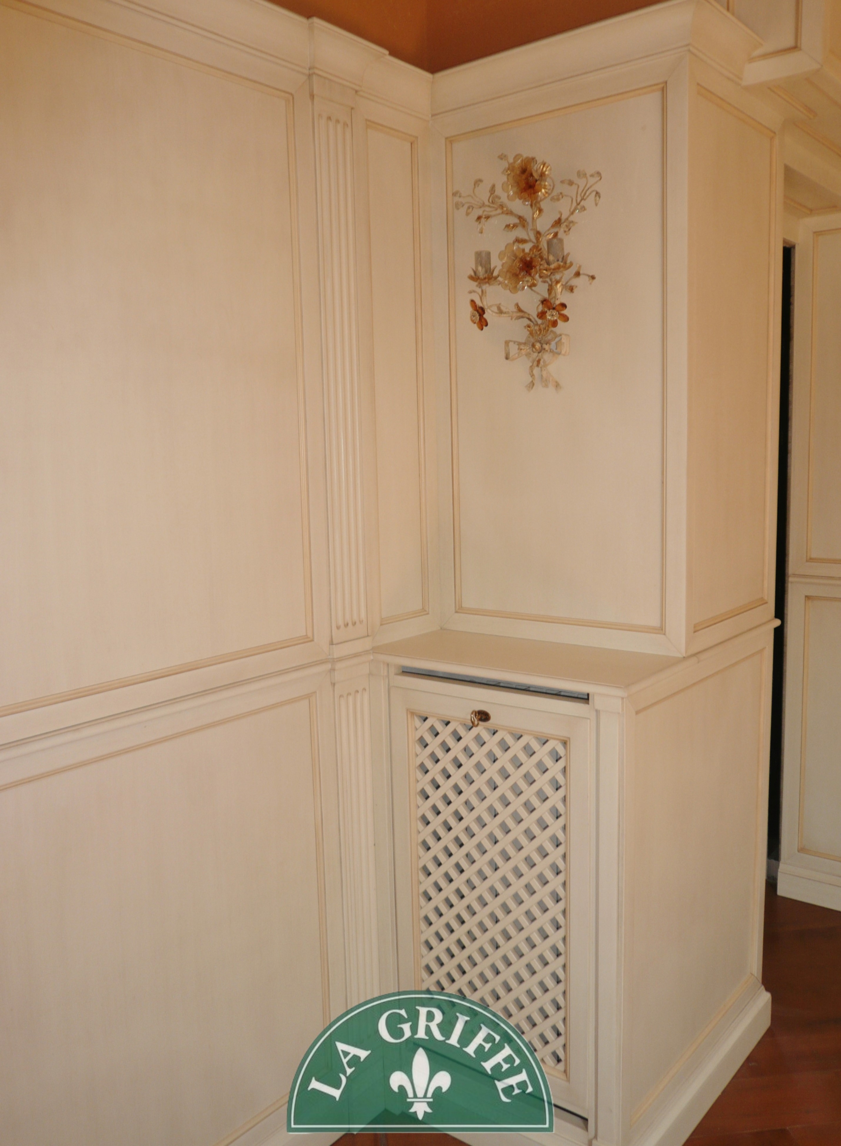 Boiserie classica copricalorifero