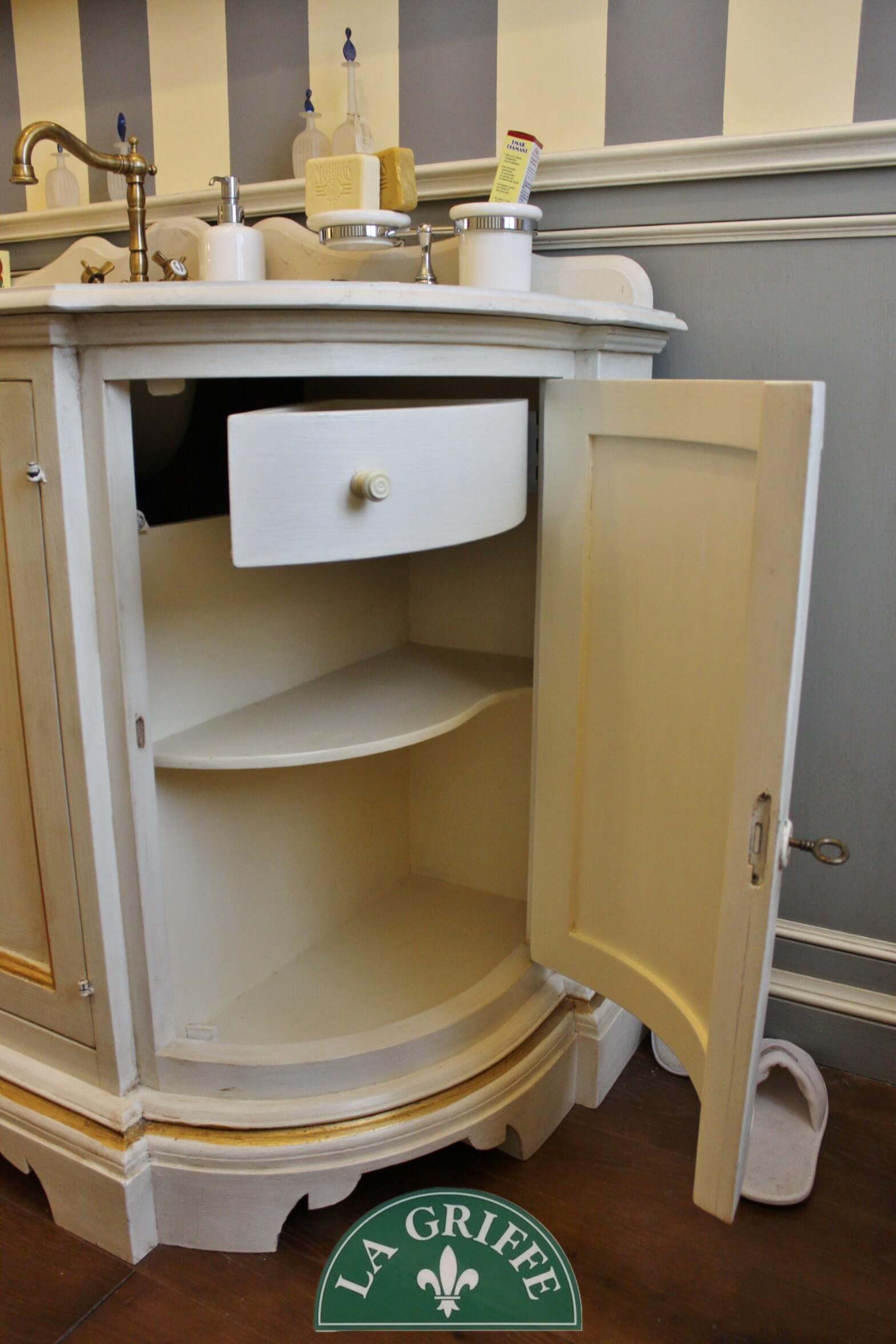 arredo bagno classico provenzale