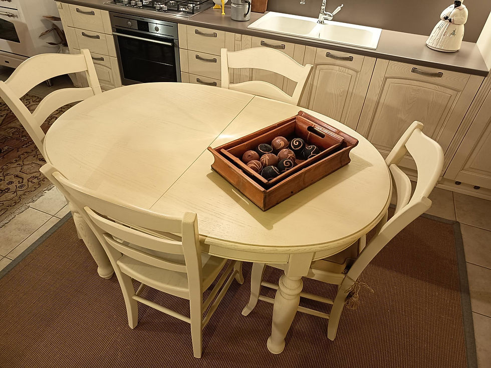 Tavolo OVALE allungabile in frassino spazzolato a poro aperto e laccato avorio