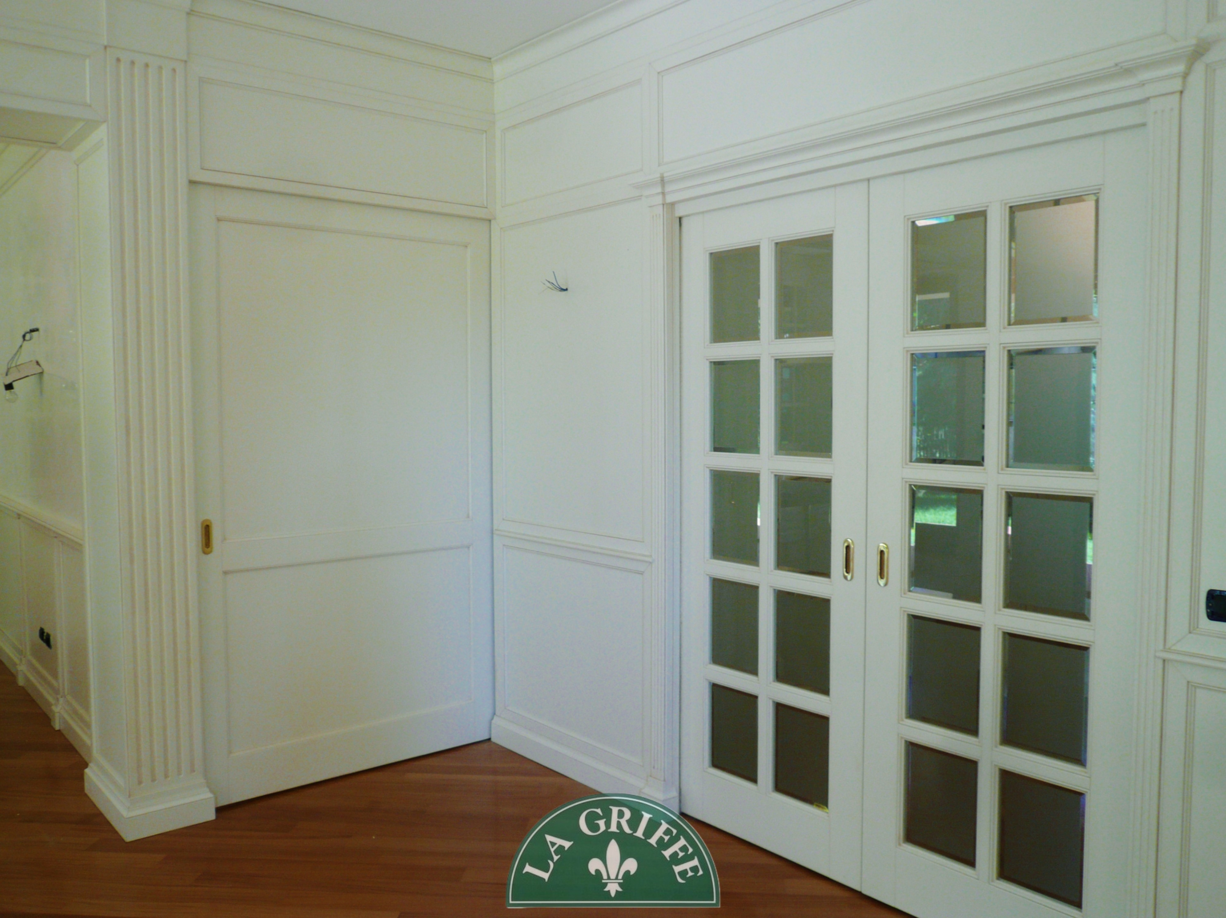 Boiserie soggiorno classico su misur