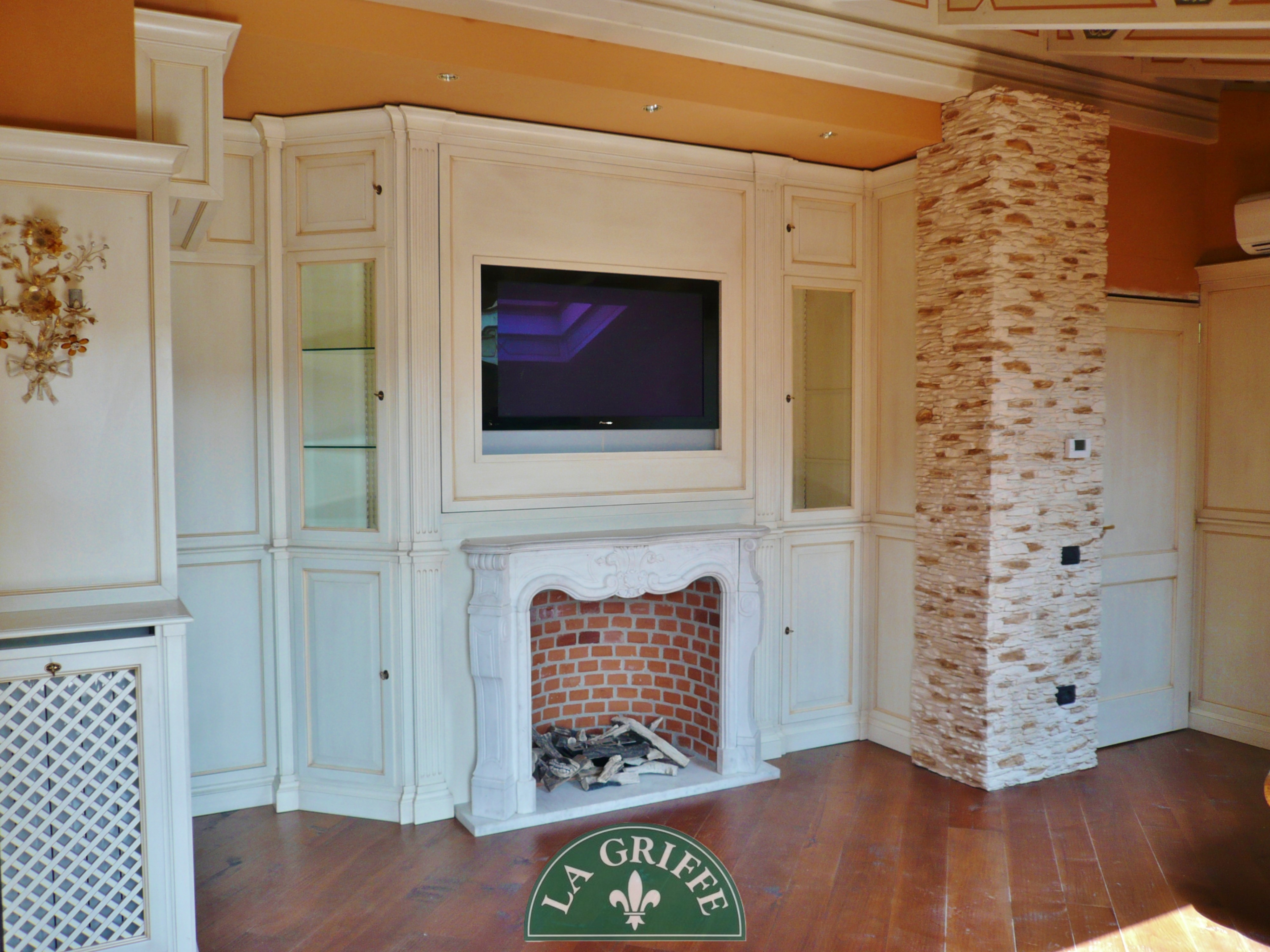 Boiserie classica camino legna