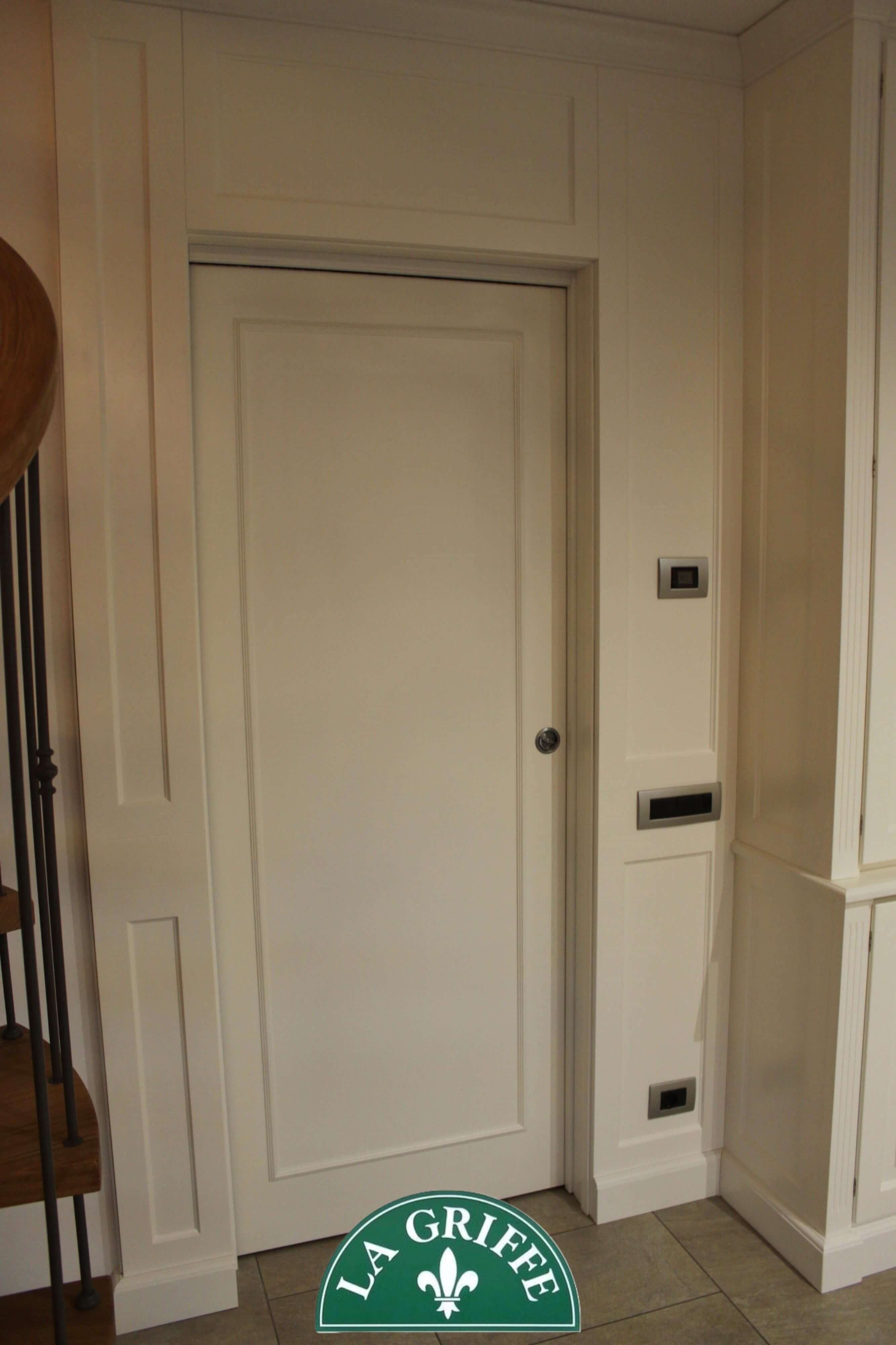 Porta con rivestimento boiserie
