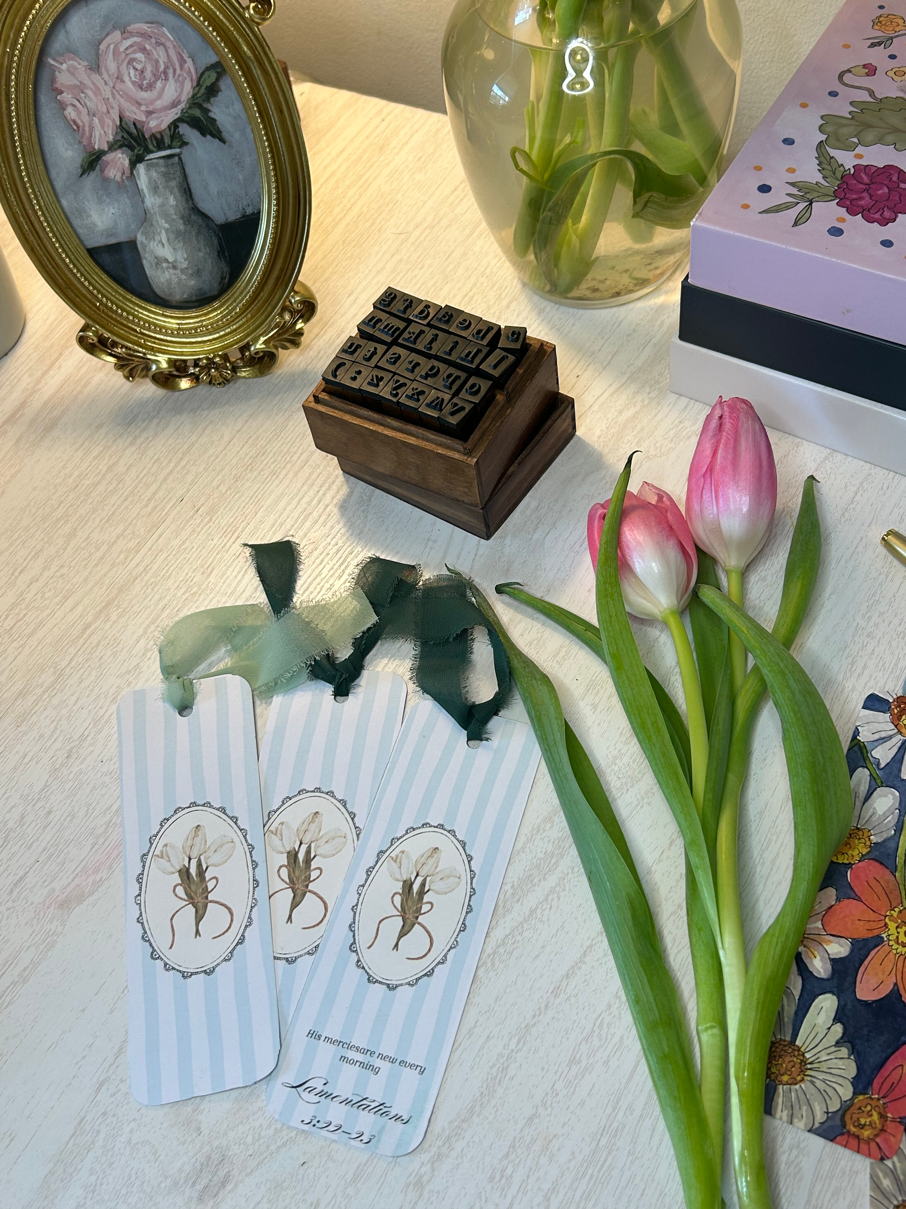 Tulip Frame Bookmark sets