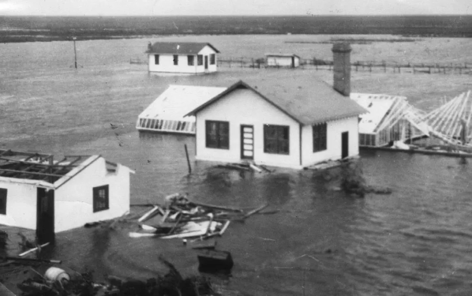 1928 flooding south of Lake Okeechobee. State Archives of Florida.
