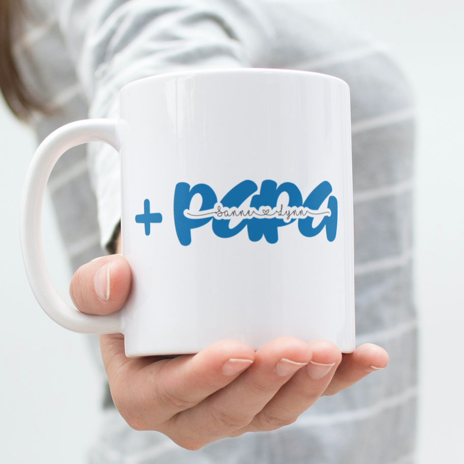 Handen houden witte mok vast met tekst + Papa beter dan wie ook