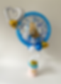 Detailfoto verjaardags cadeauballon met naam leeftijd en decoratieve ballonnen