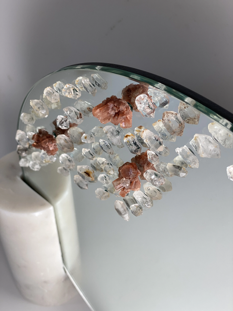 Aline Erbeia, designer, architecte d'intérieur, Paris, Genève, International, France, Suisse, Mobilier sur mesure, miroirs, pierre semi précieuse, objets décoratifs, the precious energy
