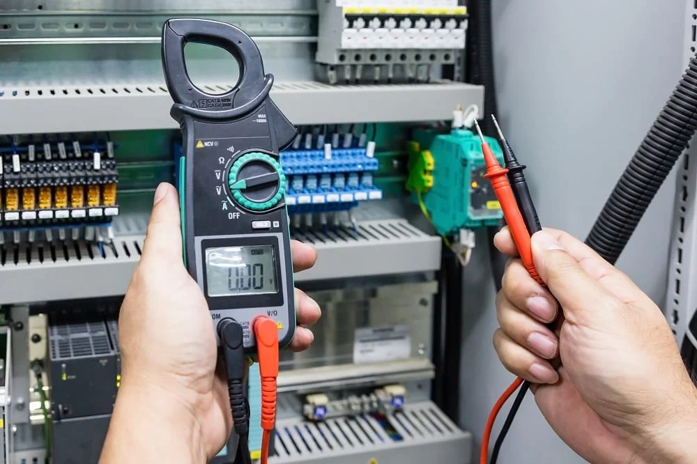 Using-a-Clamp-Meter.webp