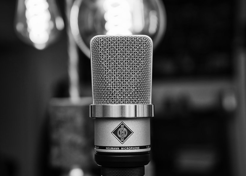 microphone-4126618.jpeg